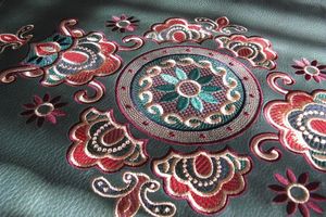 Вышивка - один из методов нанесения лого на текстиль