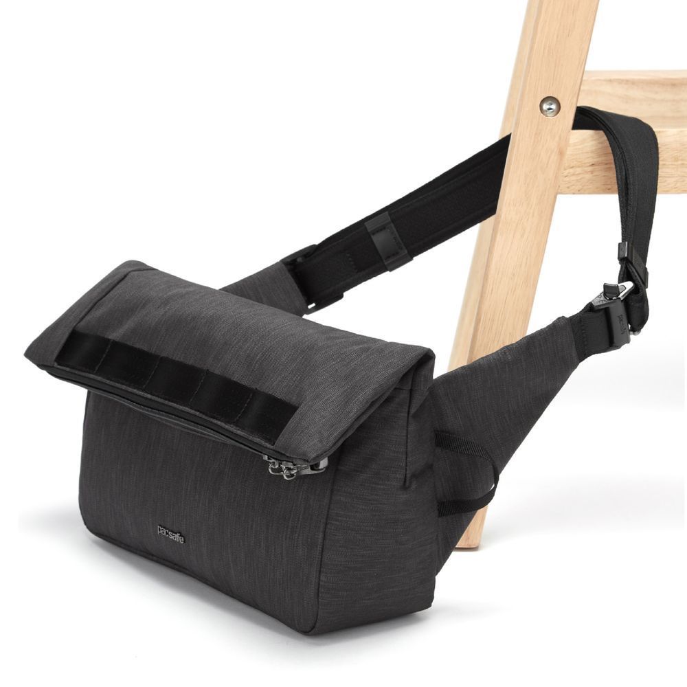 Сумка через плечо "антивор" Metrosafe X sling pack, 6 степеней защиты 31 x 37,5 x 10,5 см серый